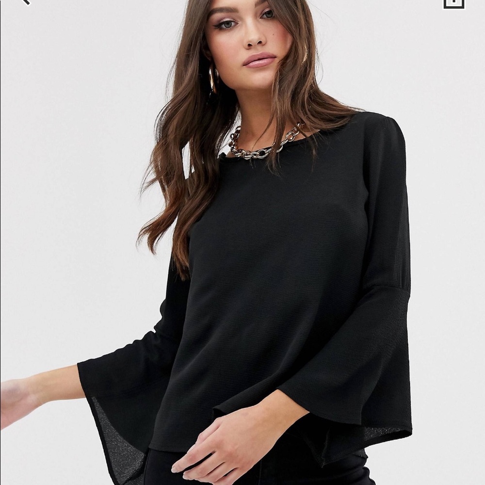 💛💜3 for $20 💜💛 Boohoo Flute Sleeve Blouse